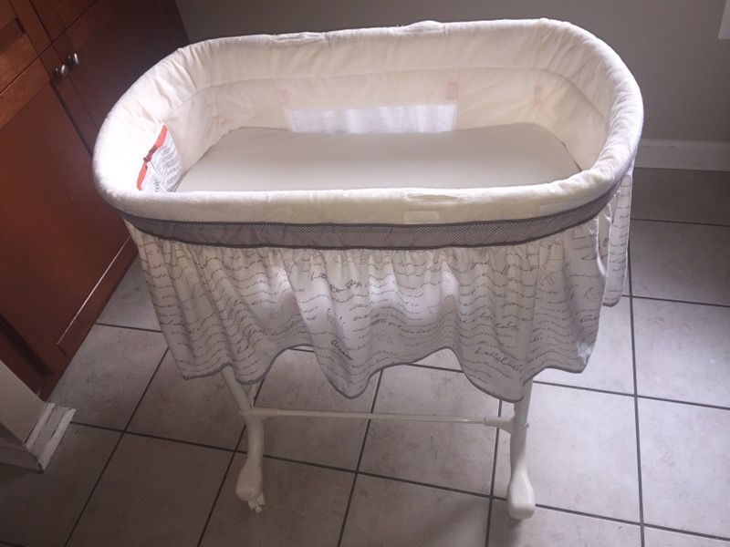 Baby Bed + Pampers (3)