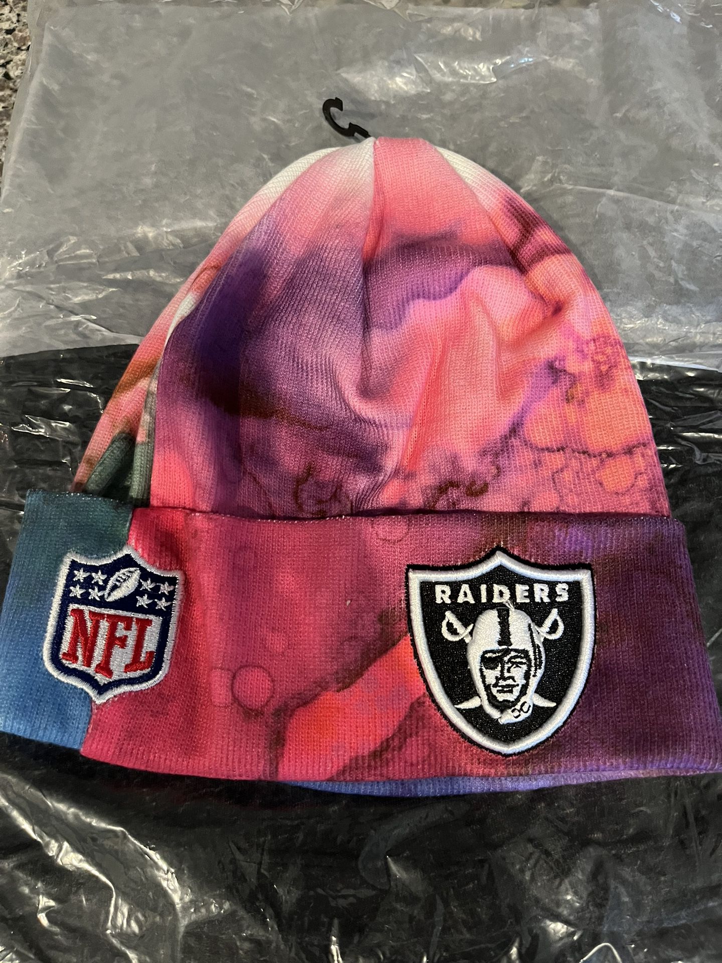 New Era Youth Pink Las Vegas Raiders 2022 NFL Crucial Catch Knit Hat for  Sale in El Paso, TX - OfferUp
