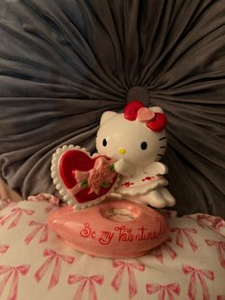 Hello Kitty Valentine’s Day Ceramic Figure