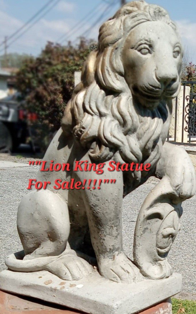 LION LAWN STATUE YARD/GARDEN DECOR