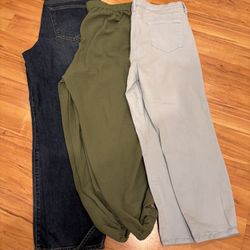 Women’s Size 12 Clothing Bundle All Pants. Located in Murray cash/Venmo. Fcfs or hold with Venmo