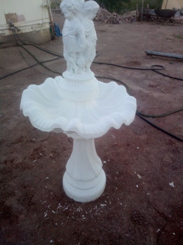 Beautiful Fountain Birdbath Comes With Pump