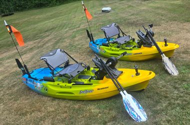 2 feelfree moken kayaks