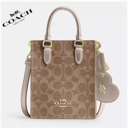 ✨BRAND NEW COACH MINI TOTE ✨