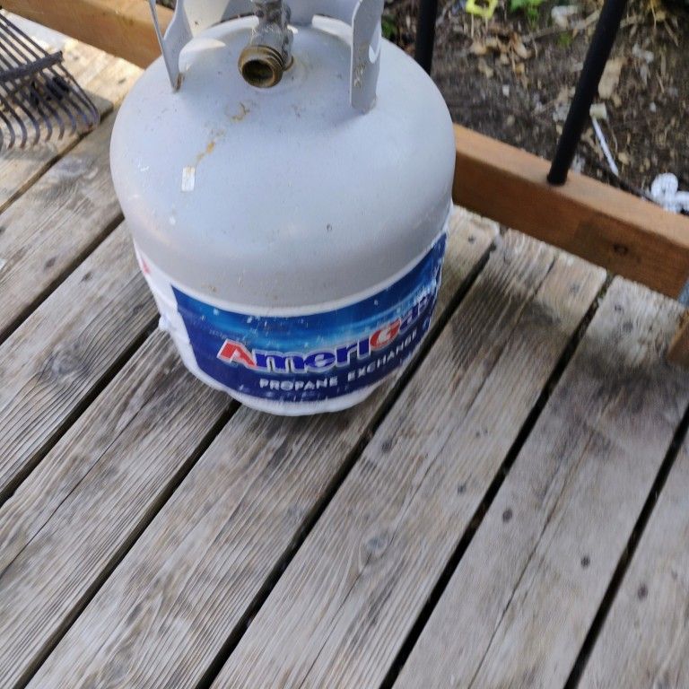Gas