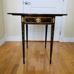The same exact table you can see on TV in the White House when they broadcast meetings of President of the United States with foreign leaders! Elegant