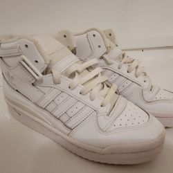 Adidas Forum Mid

Size 5