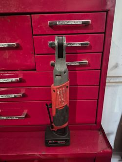 Milwaukee 1/2 ratchet with battery