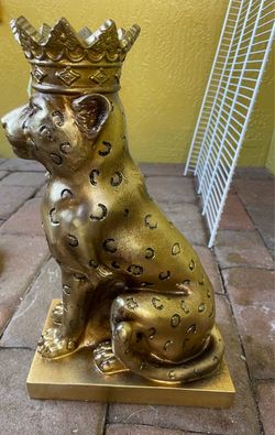 Gold Crowned Leopard & Giraffe Decorative Statue