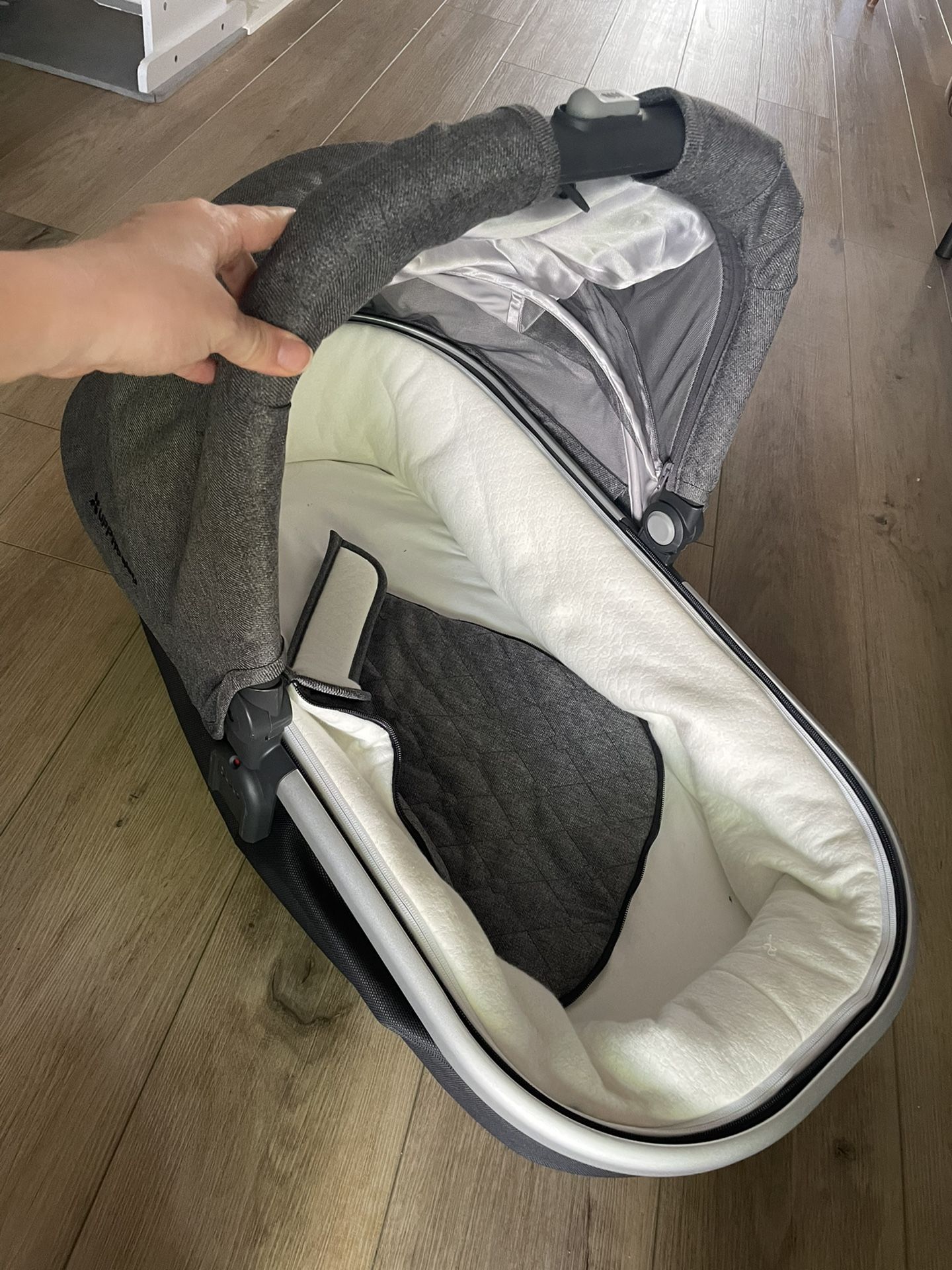 Uppa baby bassinet Melange/silver
