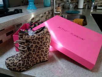 Betsy Johnson Wedges Size 6