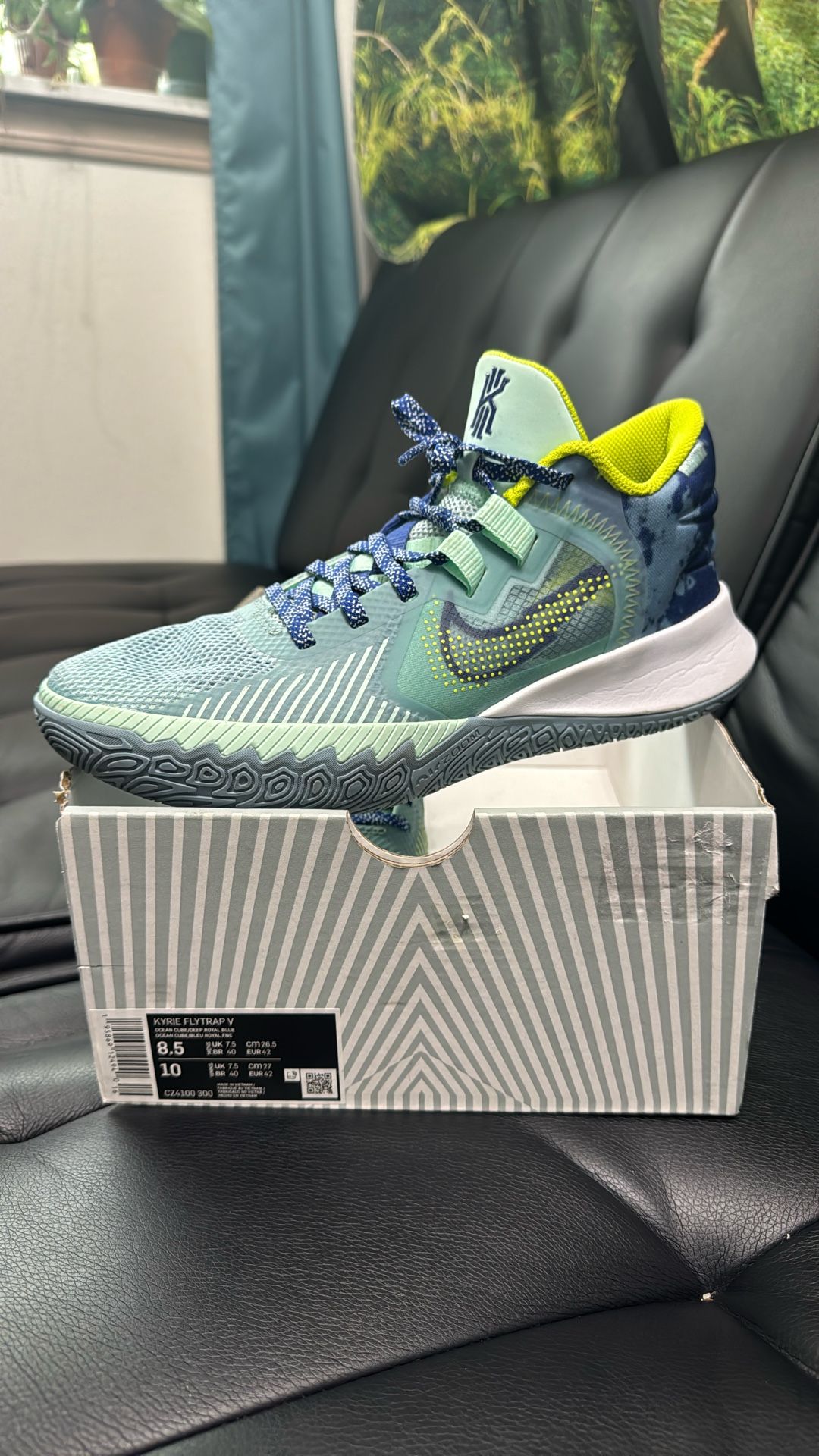 Kyrie Basketball Shoe