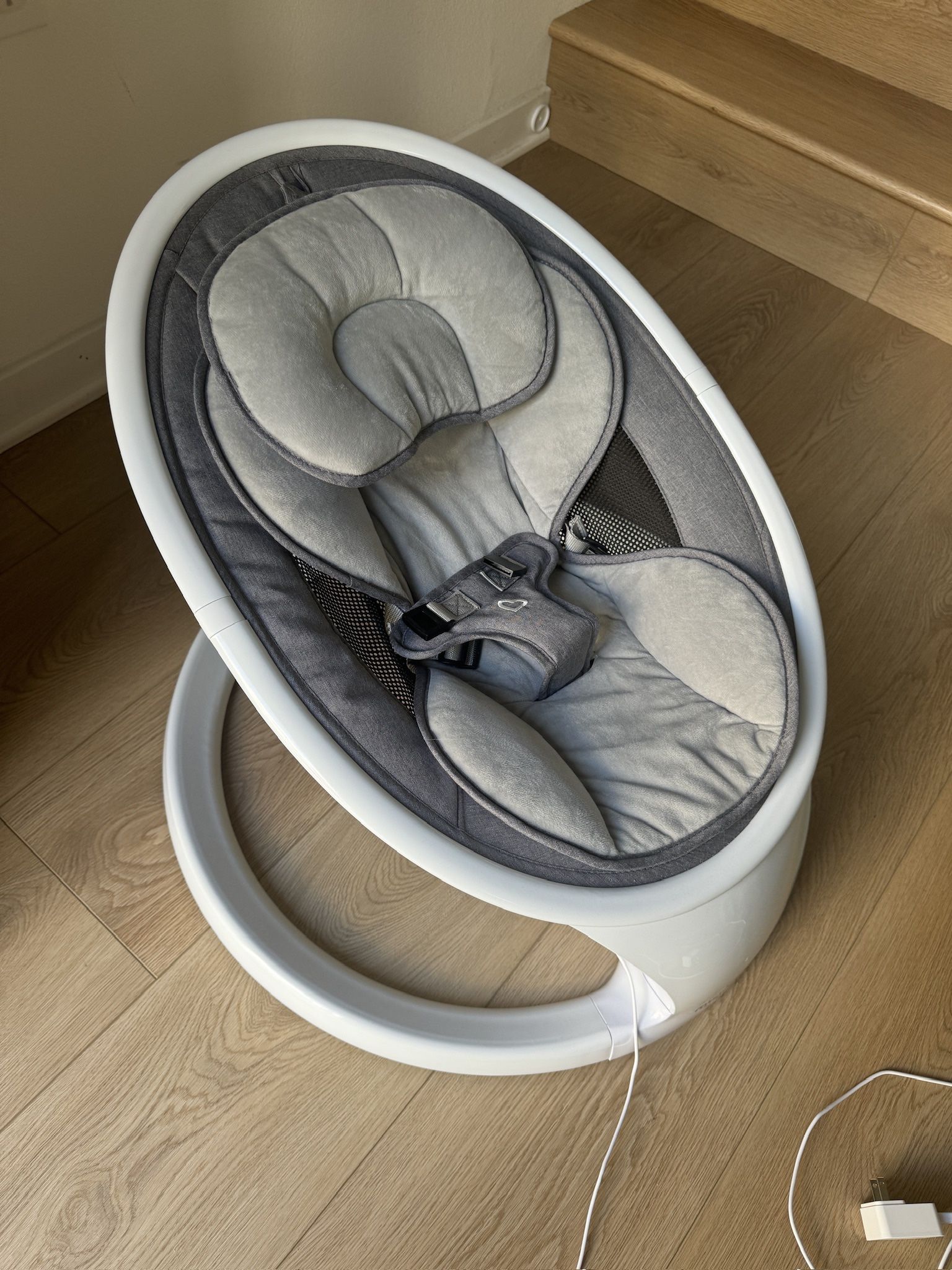 Basically New Baby Munchkin Swing 