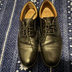 Size 8 in men’s Upton shoes