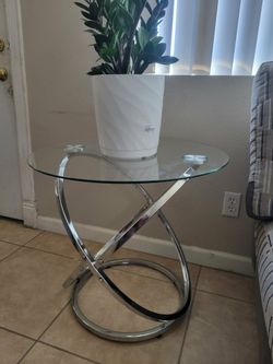 Set of 2 Round Glass Top Chrome End Table