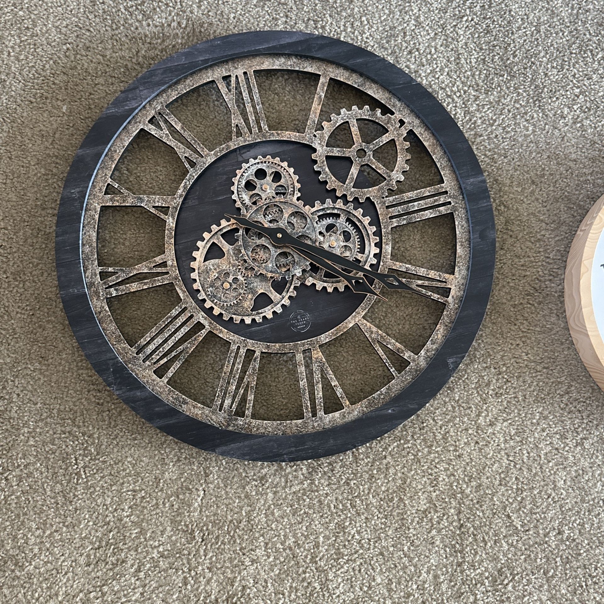 Clock With Spinning Gears