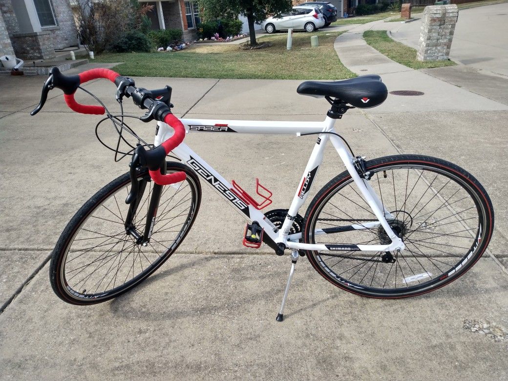 Genesis Saber 700c Alloy Light Weight Road Bike Bicycle White Red Used