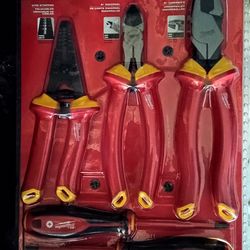 Milwaukee 1000v insulated electrician set $50