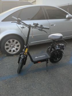 E scooter with seat