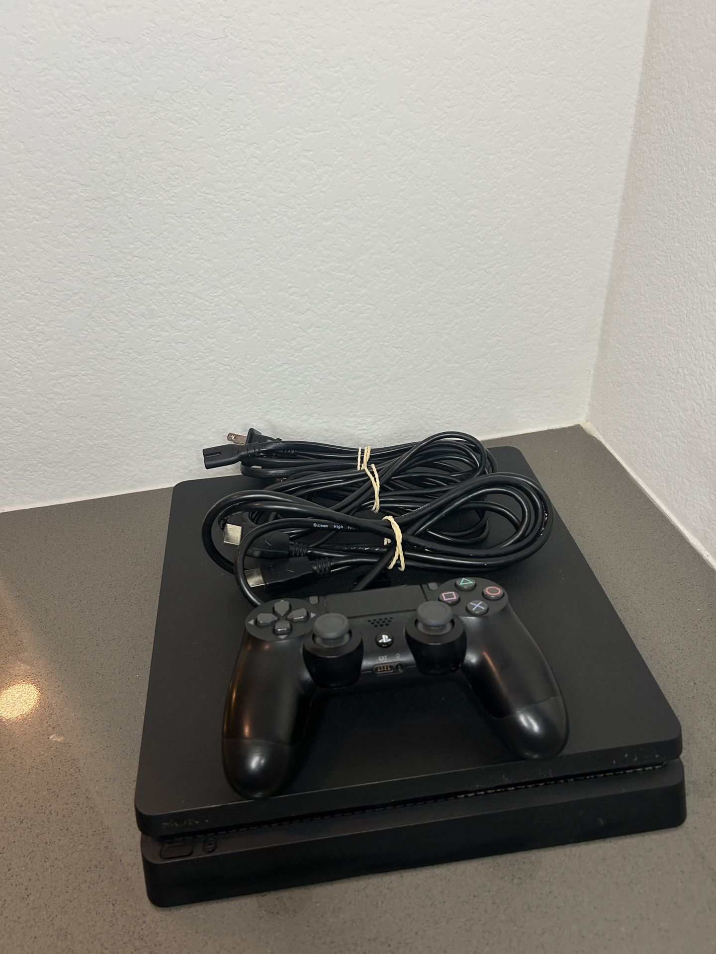 1TB PS4 With All Cables Great Condition