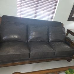 Leather Sofas W/2 Tables Center Table Ans Size Table All Wood Very Heavy ,great Condition
