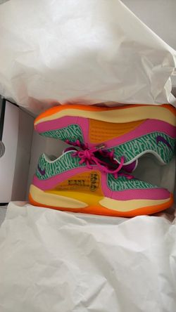 Basketball shoes