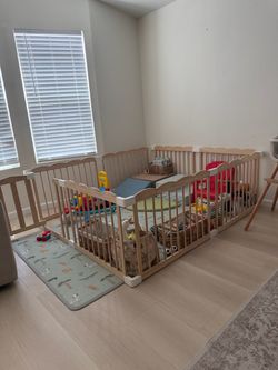 Baby wooden play pen