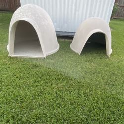 2-Dog Houses 