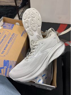 Gray brooks/ 11M