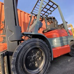 LOW HOURS Toyota Forklift 7,000 Lb  