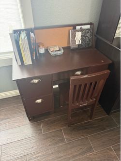 Kids desk