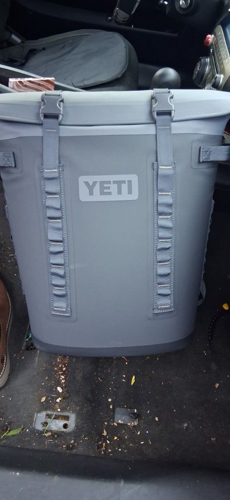 Yeti Back Pack 30 Can Cooler