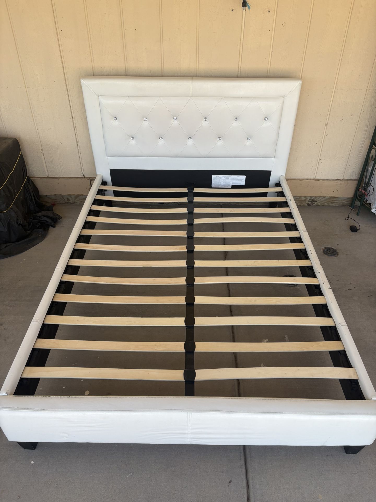 QUEEN SIZE BED FRAME