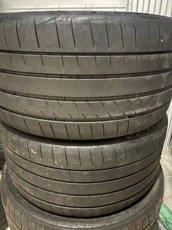 (2) 265 30 19 Michelin tires
