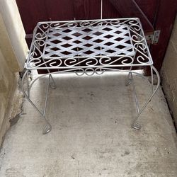 Super cute indoor outdoor table