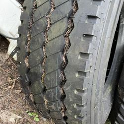New Tire 425/65 R 22.5