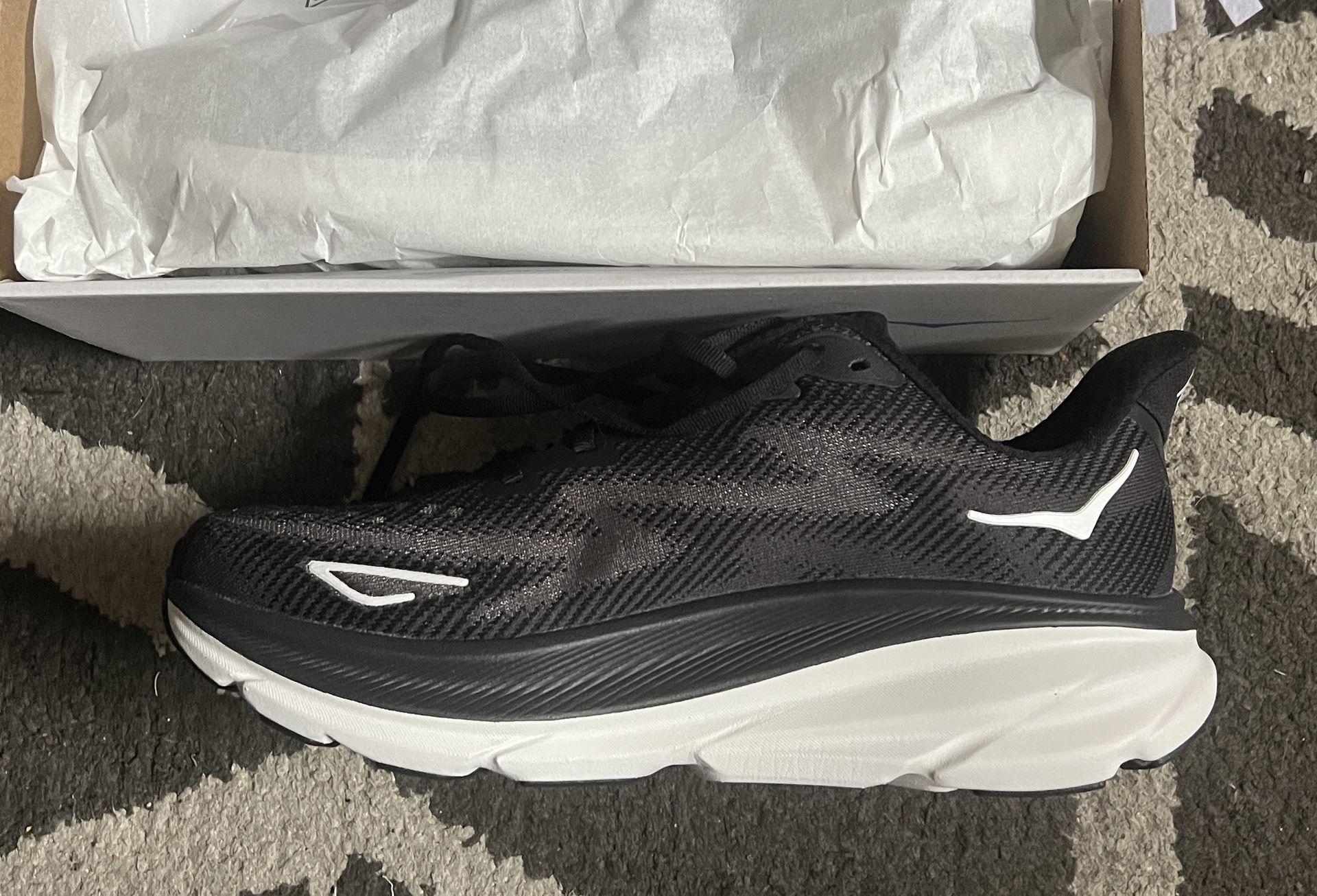 HOKA CLIFTONMen’s Size 9/ BRAND NEW NEVER WORN