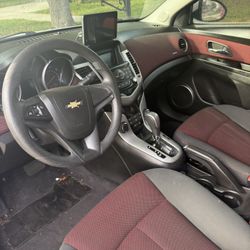 White Chevy Cruze LT 2011