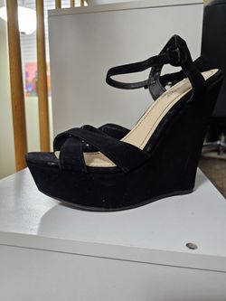 Women Shoes Sandals. Size 37.5