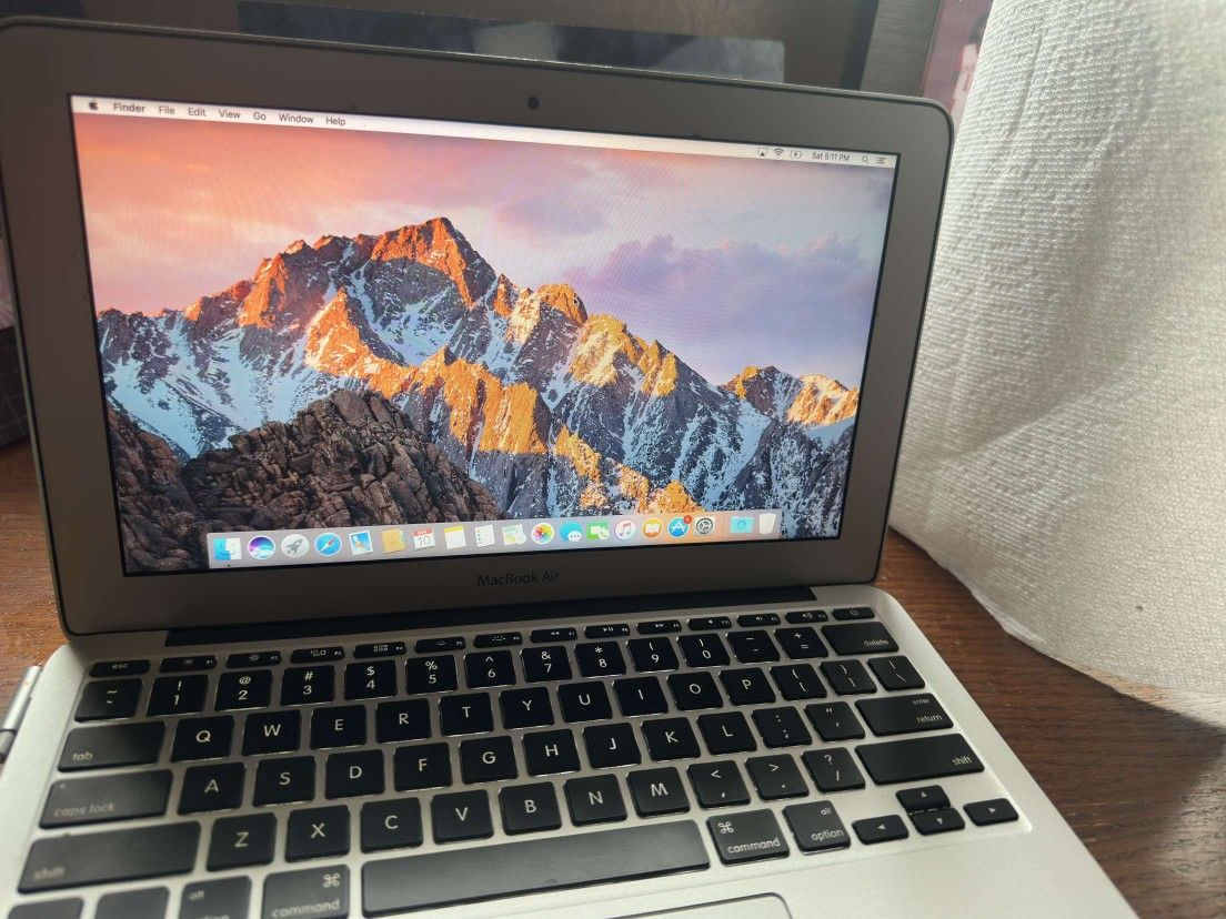 Macbook Air $150,computer,apple
