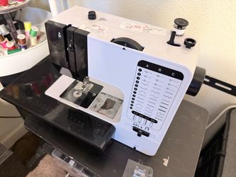 Mini sewing machine