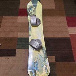 Free ride 130 snowboard with adjustable foot bindings 49”L