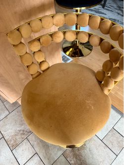 Modern velvet accents chair