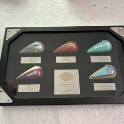 Harley Davidson 2005 Mini Gas Tank Set in Glass Display Case