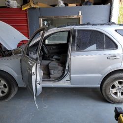 2005 Kia Sorento For Sale!!! Timing belt replaced, crankshaft sensor, camshaft sensor, and tune up... 