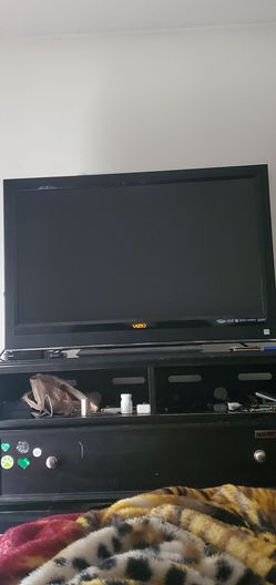 Vizio TV 37 Inch and free TV