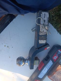 Tow hitch with tow  ball and with receiver pin and clip