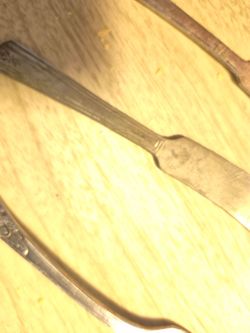 Tuder plate butter knife by onida community