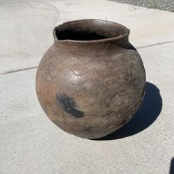 Authentic Anasazi Clay Pot. 