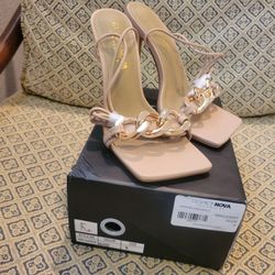 New Heels Nude Sz 6